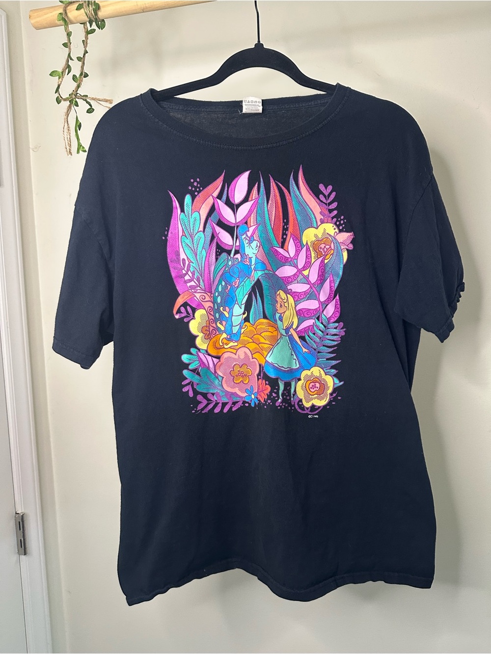 Unisex L | 100% Cotton Disney Alice in Wonderland Caterpillar Graphic T-Shirt